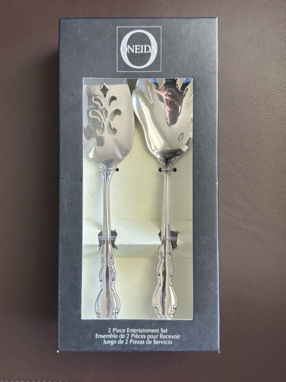 NWT Oneida Silver 2-Piece Entertainment Serving Set - Stainless